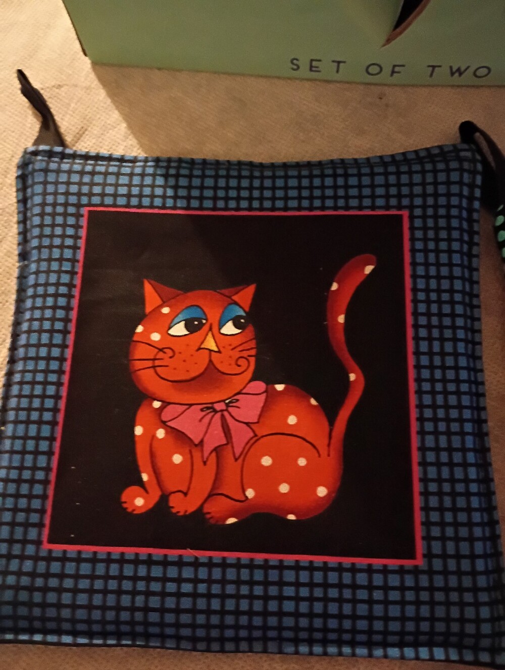 MR. &MRS. CERAMIC CAT MUGS AND CAT POT HOLDERS. - Picture 4 of 6